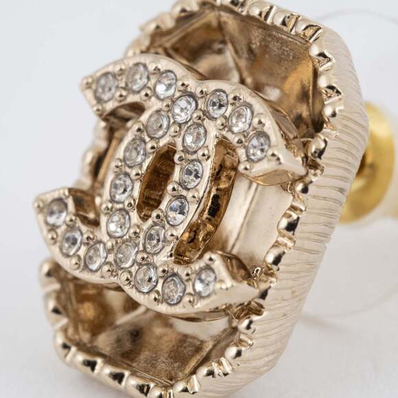 CHANEL Authentic Gold Earrings - Picture 3 of 10